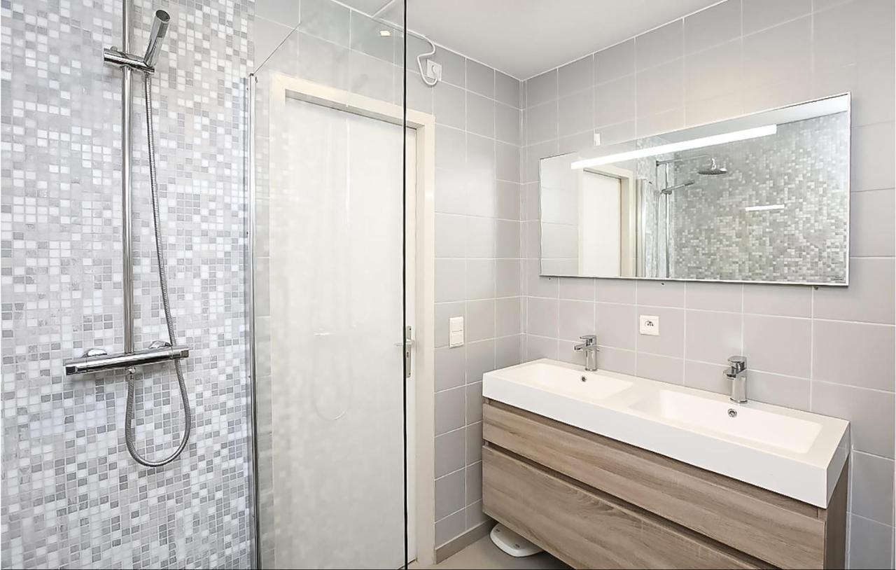 Amazing Apartment In Oostende With House Sea View Exterior foto